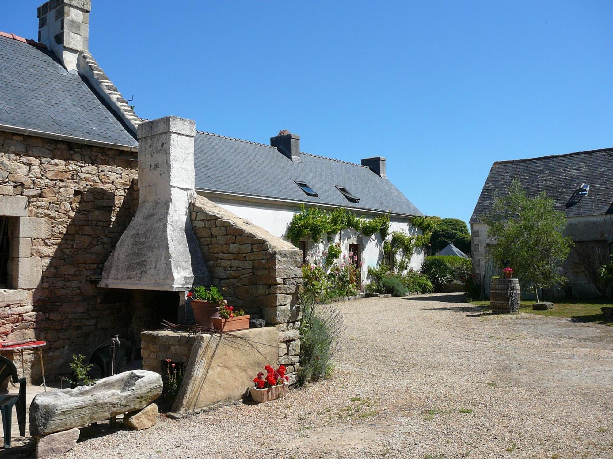 La Ferme De Kerhors Hotell Tréméoc Exteriör bild