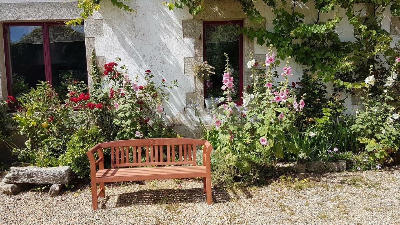 La Ferme De Kerhors Hotell Tréméoc Exteriör bild