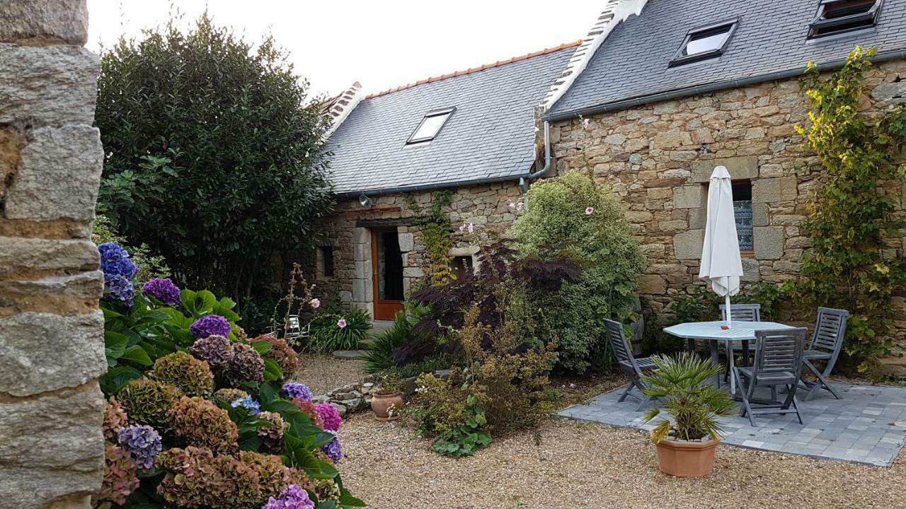 La Ferme De Kerhors Hotell Tréméoc Exteriör bild