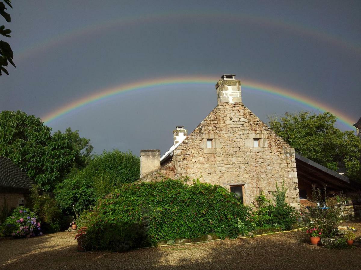 La Ferme De Kerhors Hotell Tréméoc Exteriör bild