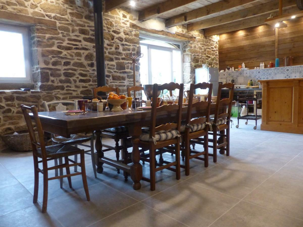 La Ferme De Kerhors Hotell Tréméoc Exteriör bild