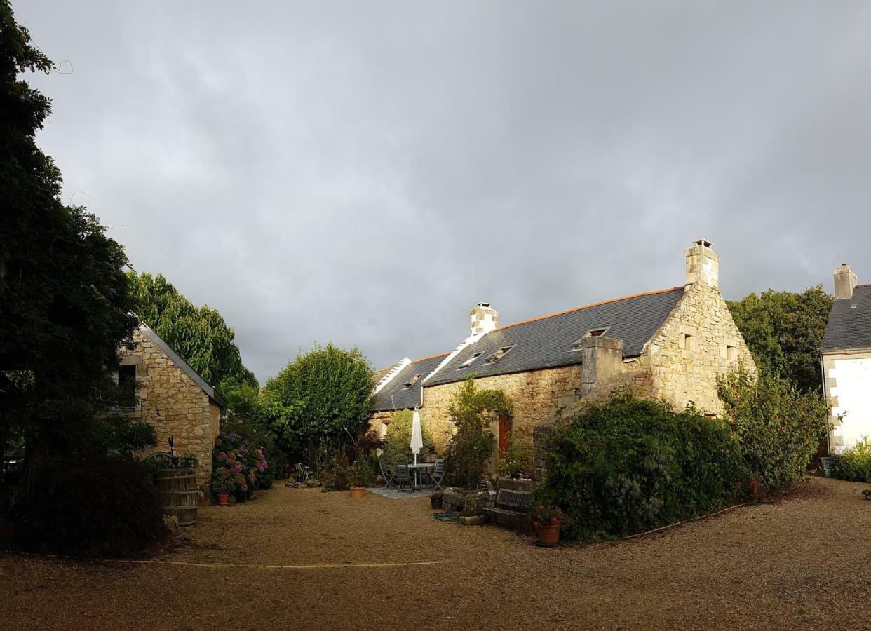 La Ferme De Kerhors Hotell Tréméoc Exteriör bild